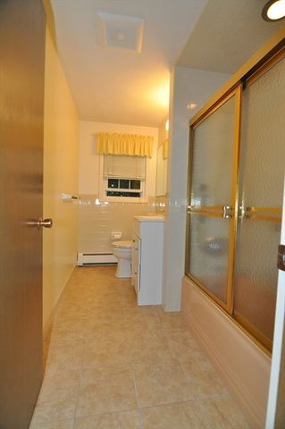 4 Blackstone St, Peabody, MA 01960