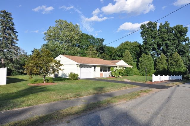 4 Blackstone St, Peabody, MA 01960