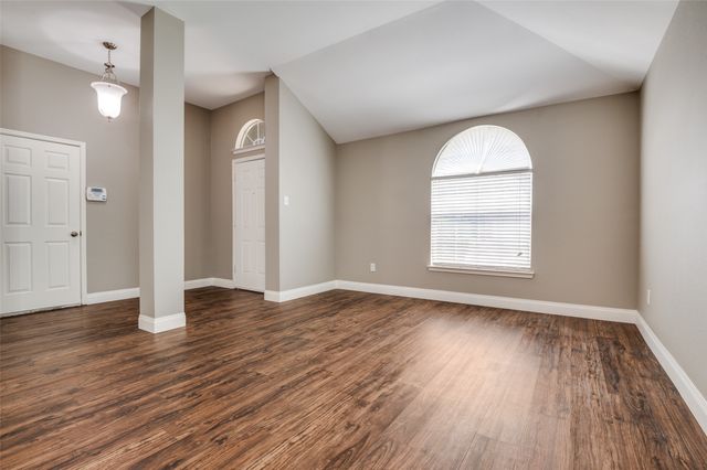 3268 Yeltes, Grand Prairie, TX 75054