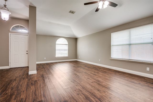 3268 Yeltes, Grand Prairie, TX 75054