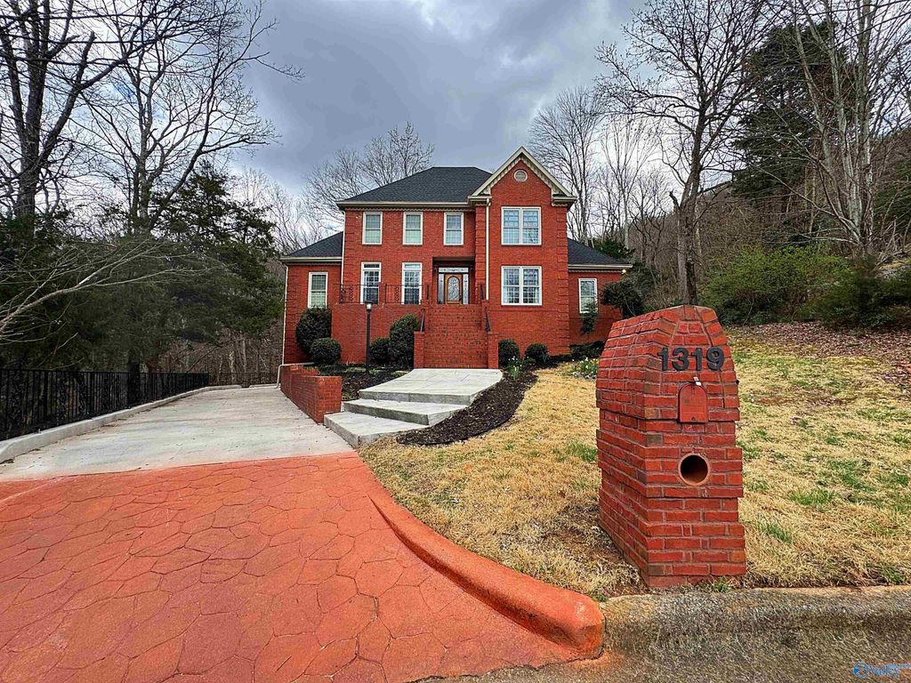 1319 Chesterfield Road SE, Huntsville, AL 35803