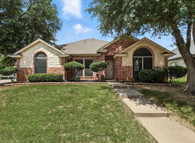 6320 Pierce Arrow Drive, Arlington, TX 76001