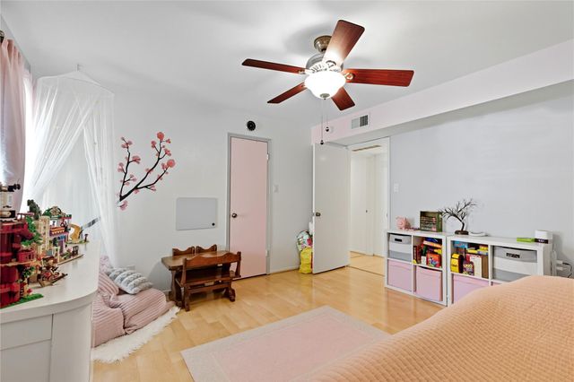 359 N Post Oak Lane 221, Houston, TX 77024