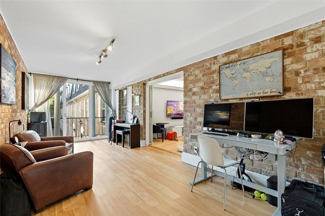 359 N Post Oak Lane 221, Houston, TX 77024