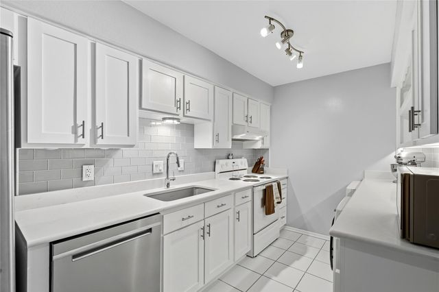 359 N Post Oak Lane 221, Houston, TX 77024
