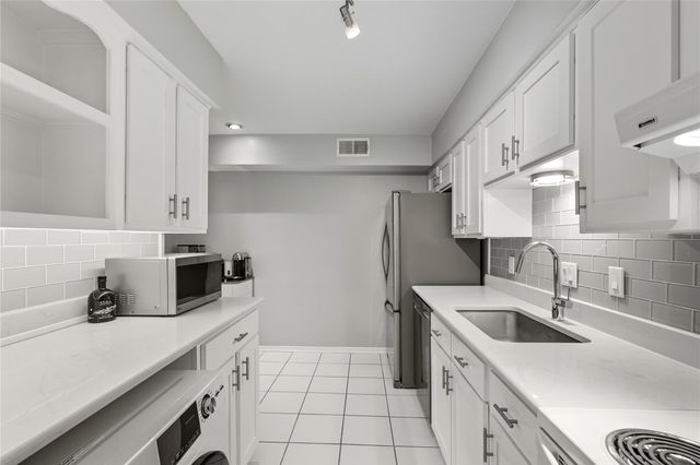 359 N Post Oak Lane 221, Houston, TX 77024