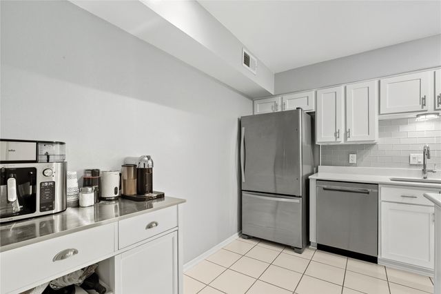 359 N Post Oak Lane 221, Houston, TX 77024