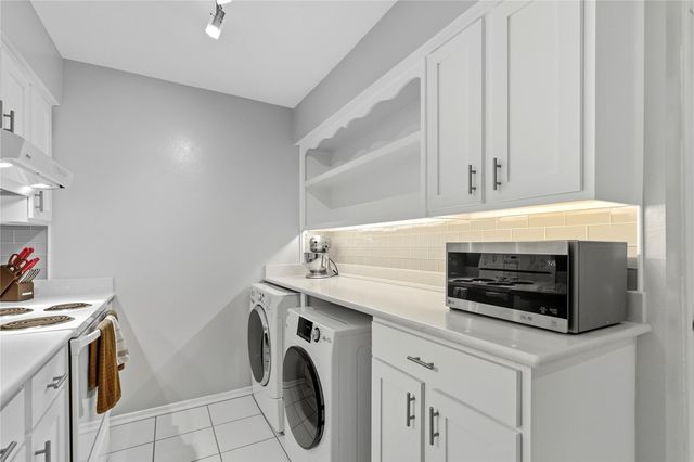 359 N Post Oak Lane 221, Houston, TX 77024