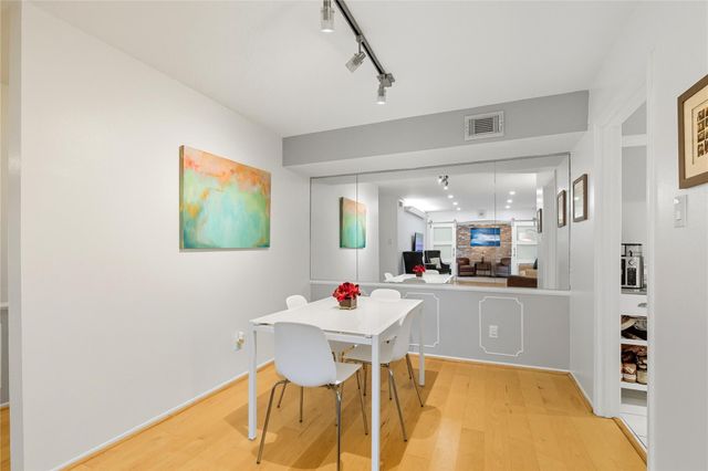 359 N Post Oak Lane 221, Houston, TX 77024