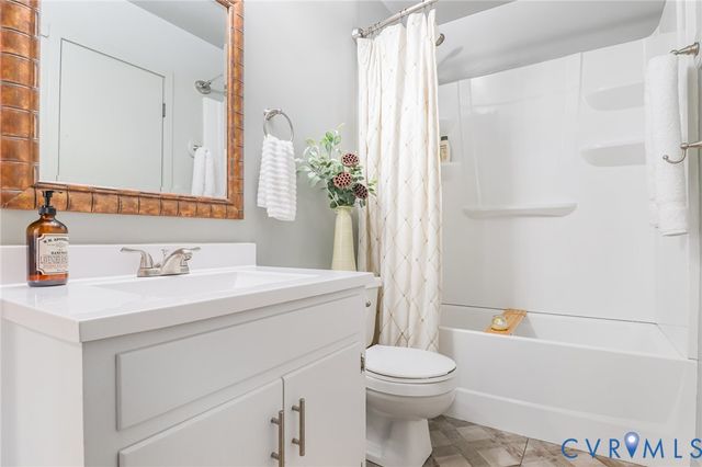 10906 Timonium Dr, Chester, VA 23831