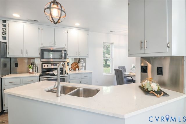 10906 Timonium Dr, Chester, VA 23831