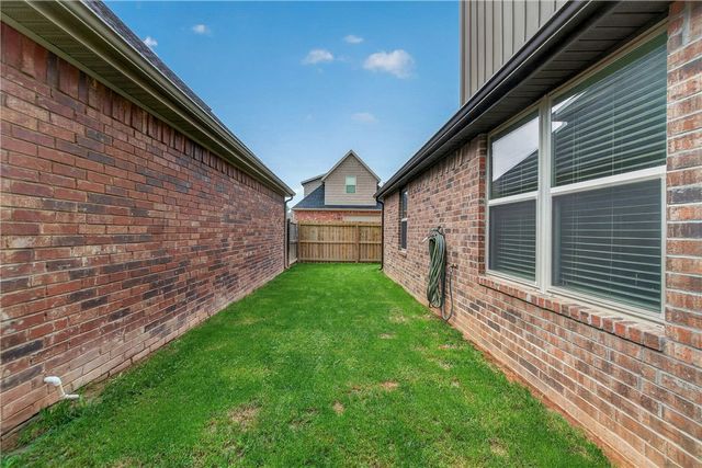 3209 SW Stoneway Avenue, Bentonville, AR 72713