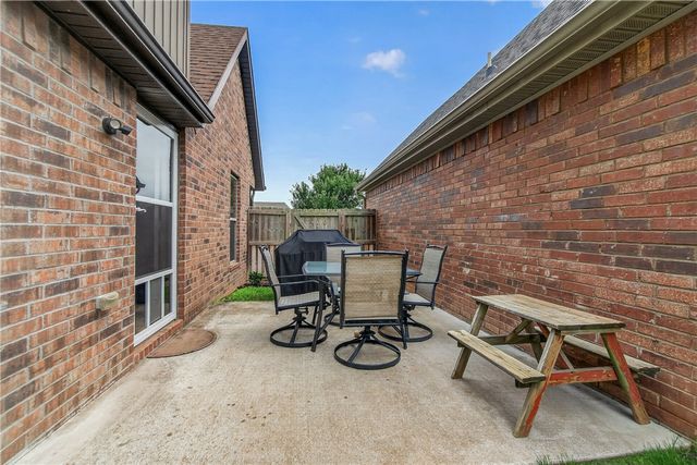 3209 SW Stoneway Avenue, Bentonville, AR 72713