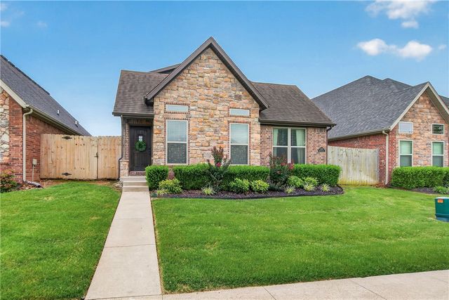 3209 SW Stoneway Avenue, Bentonville, AR 72713