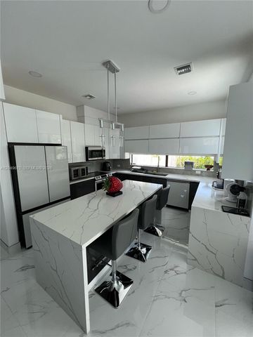 2342 Mckinley Street 3, Hollywood, FL 33020