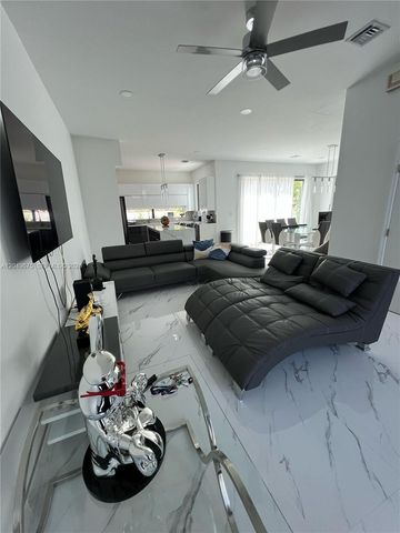 2342 Mckinley Street 3, Hollywood, FL 33020