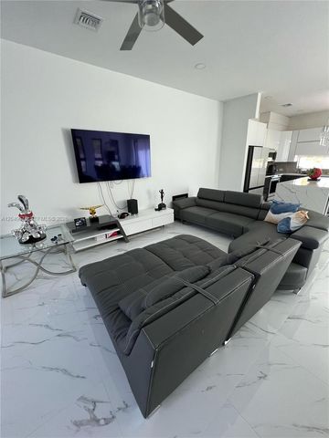 2342 Mckinley Street 3, Hollywood, FL 33020