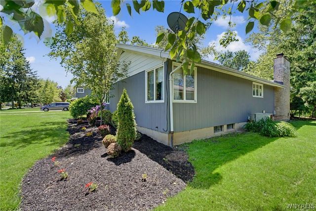 249 West Maplemere Road, Amherst, NY 14221