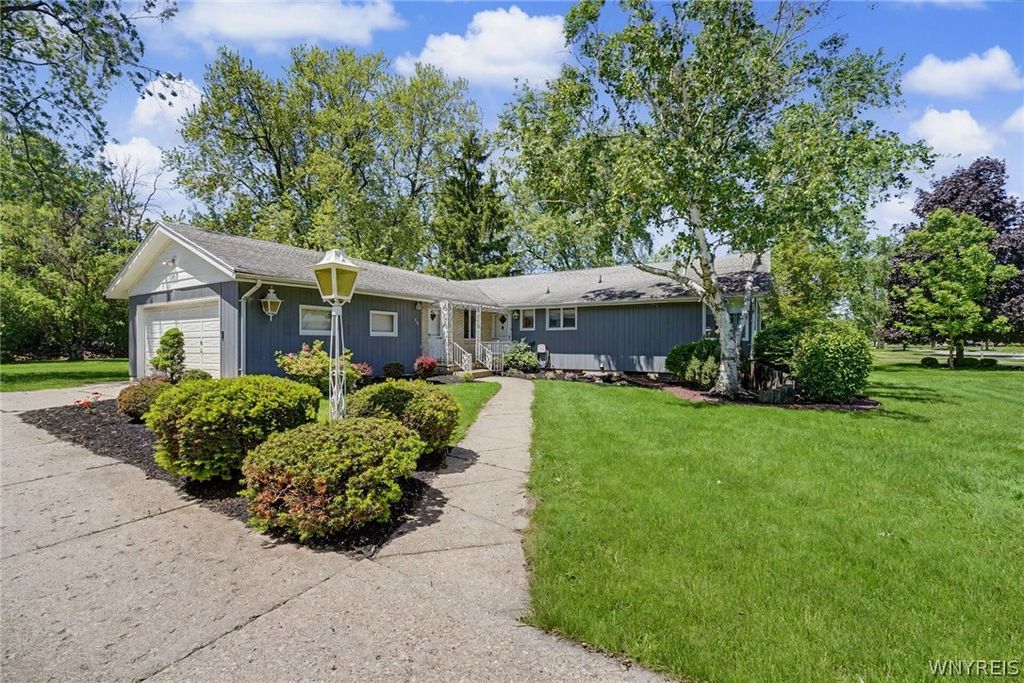 249 West Maplemere Road, Amherst, NY 14221