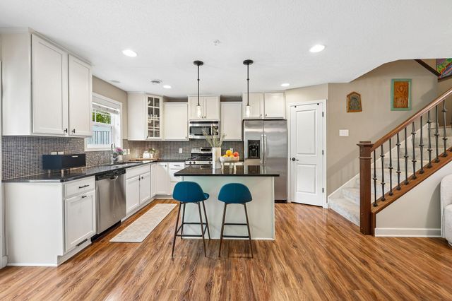 3247 Red Oak Trail, Medina, MN 55340
