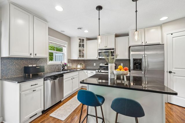 3247 Red Oak Trail, Medina, MN 55340