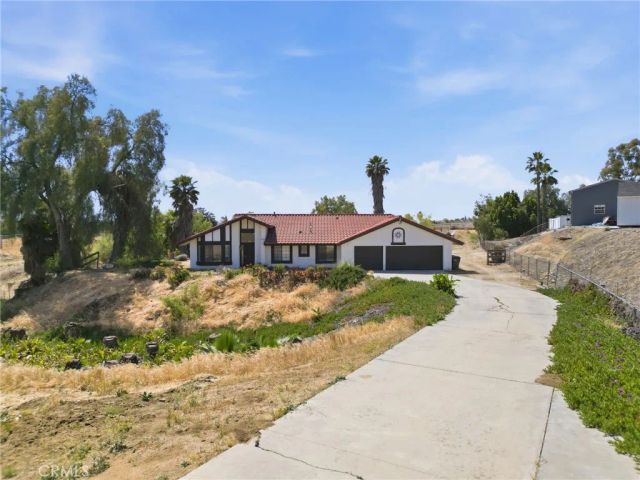 18085 Golden Leaf Lane, Riverside, CA 92504