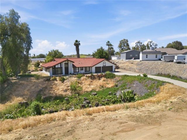 18085 Golden Leaf Lane, Riverside, CA 92504