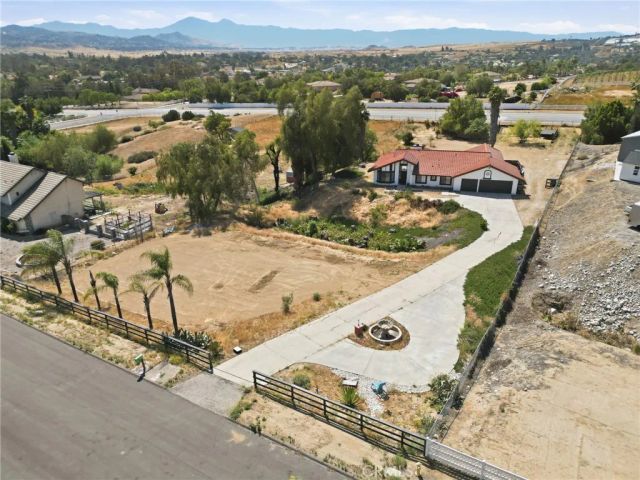 18085 Golden Leaf Lane, Riverside, CA 92504