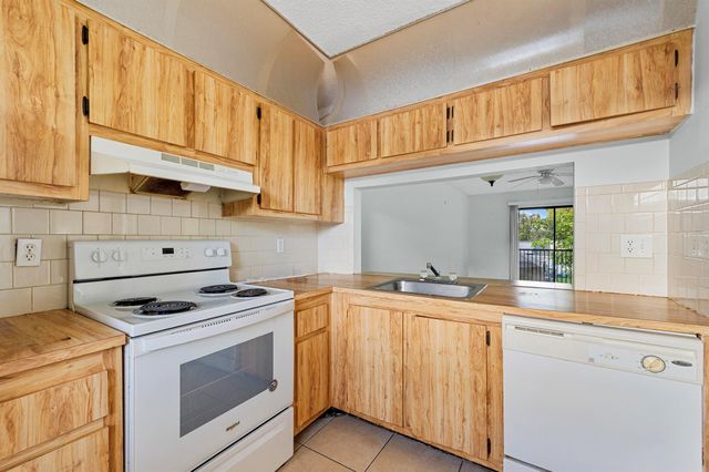 9141 NW 1st Court 204, Pembroke Pines, FL 33024