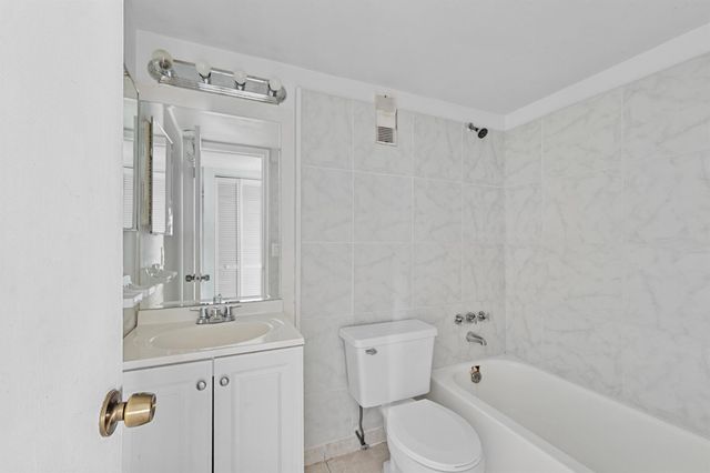 9141 NW 1st Court 204, Pembroke Pines, FL 33024