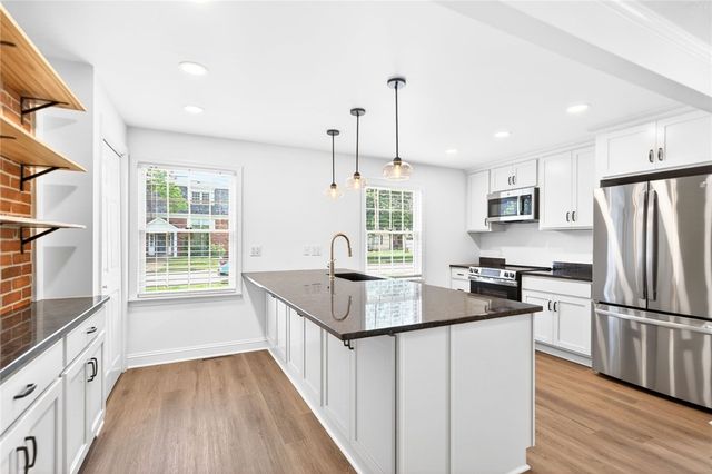 396 4th St, Beaver, PA 15009