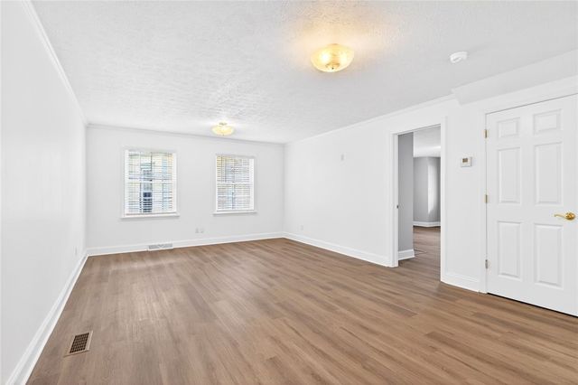 396 4th St, Beaver, PA 15009