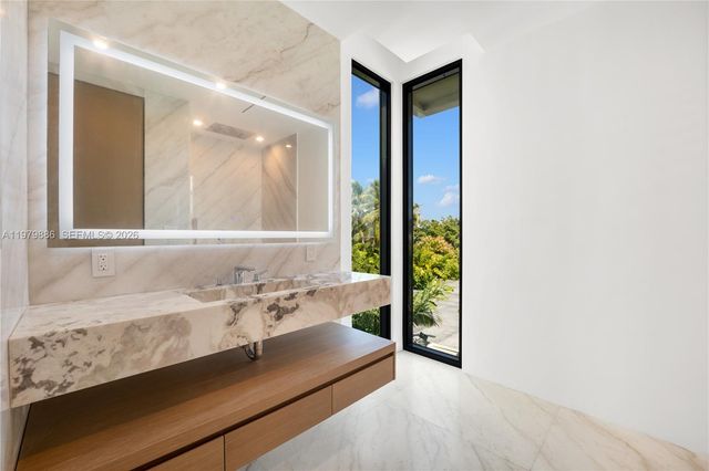 2094 Prairie Ave, Miami Beach, FL 33139