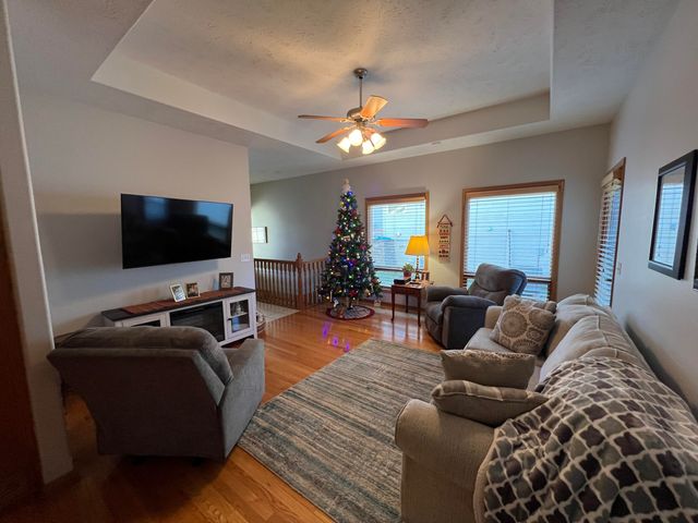 102 GREENVIEW Circle, Council Bluffs, IA 51503