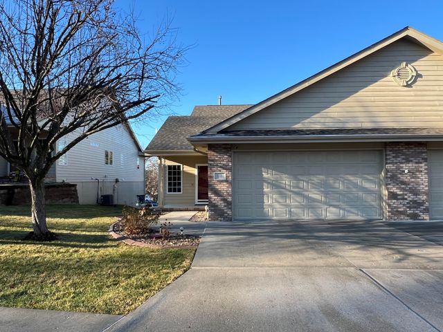 102 GREENVIEW Circle, Council Bluffs, IA 51503