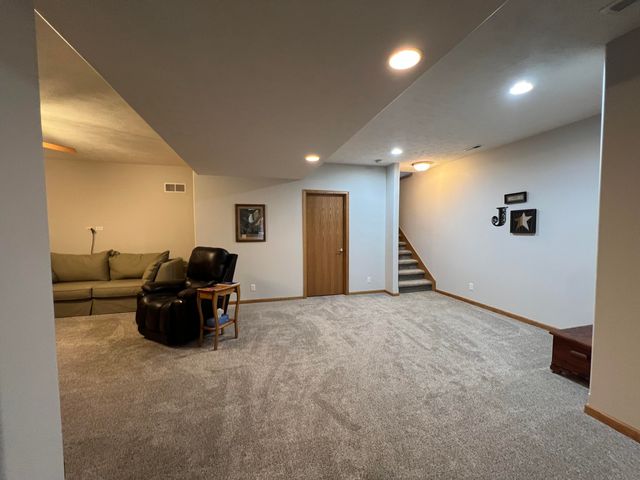 102 GREENVIEW Circle, Council Bluffs, IA 51503