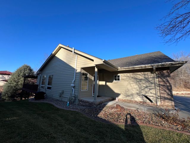 102 GREENVIEW Circle, Council Bluffs, IA 51503