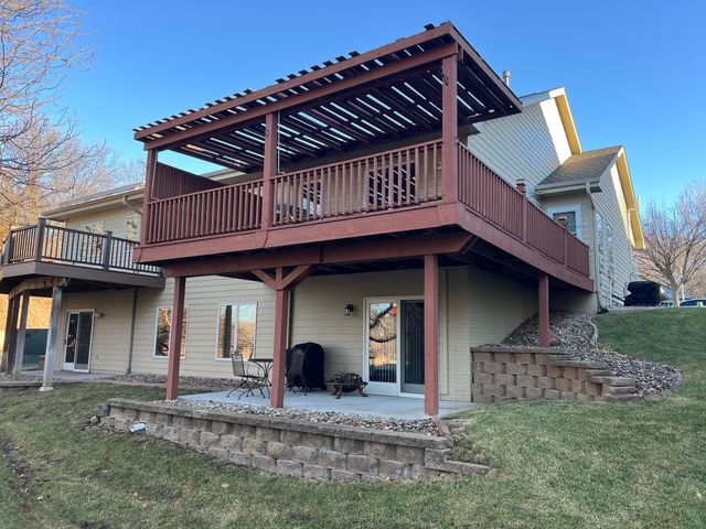 102 GREENVIEW Circle, Council Bluffs, IA 51503