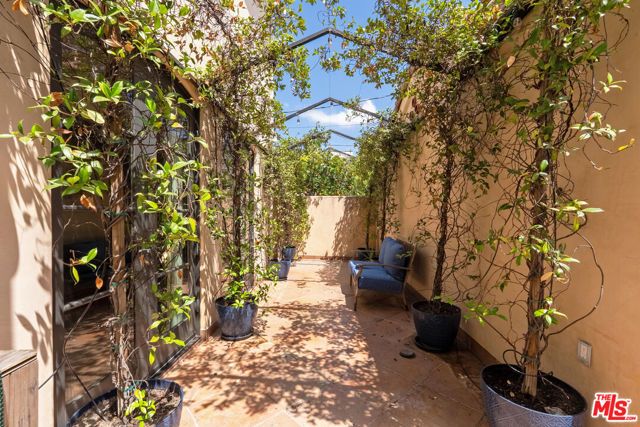 360 S Crescent Drive, Beverly Hills, CA 90212