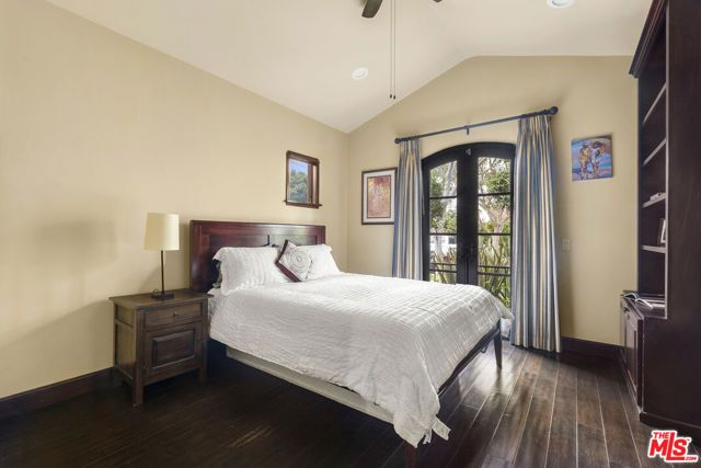 360 S Crescent Drive, Beverly Hills, CA 90212