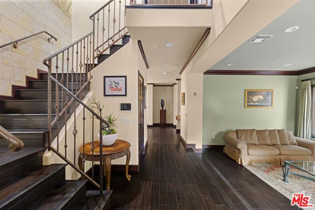 360 S Crescent Drive, Beverly Hills, CA 90212