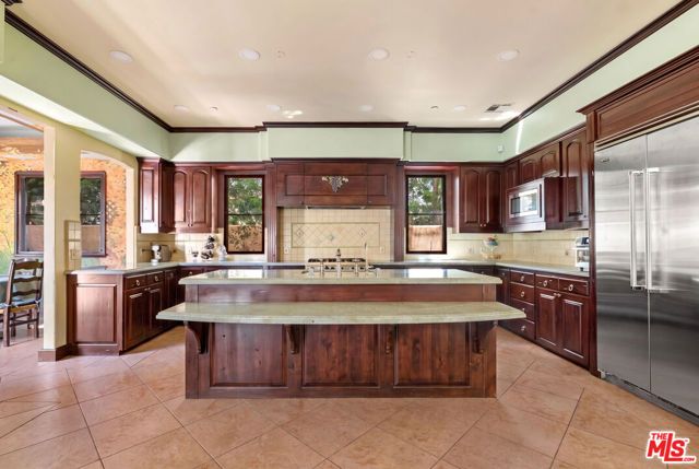 360 S Crescent Drive, Beverly Hills, CA 90212