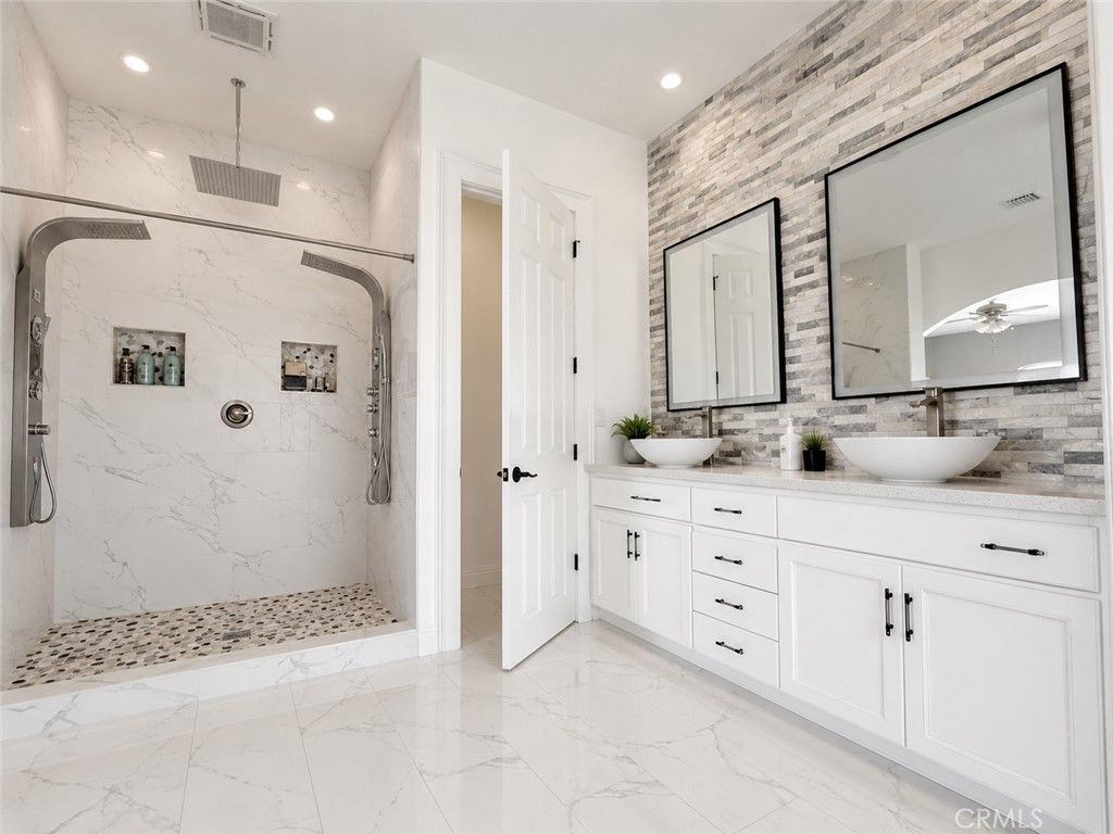 Image 16 of property listing at 9886 S Mckinley Avenue, French Camp, CA 95231