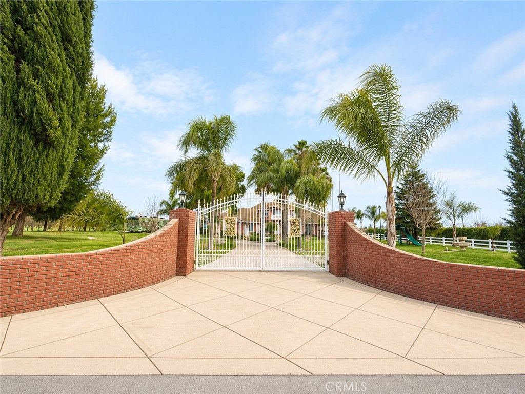 Image 2 of property listing at 9886 S Mckinley Avenue, French Camp, CA 95231