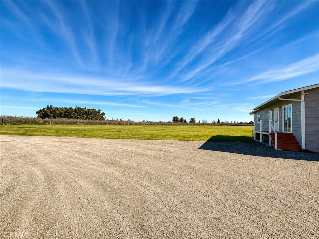 Image 3 of property listing at 9886 S Mckinley Avenue, French Camp, CA 95231