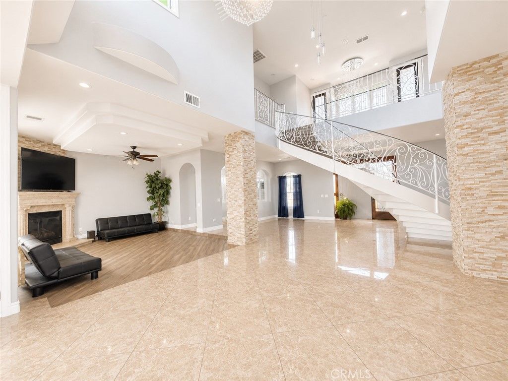Image 9 of property listing at 9886 S Mckinley Avenue, French Camp, CA 95231