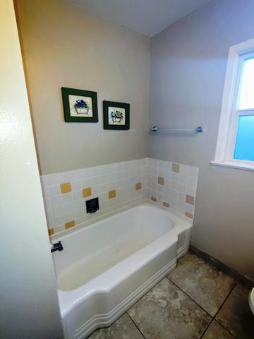 1421 W Oak Avenue, Visalia, CA 93291