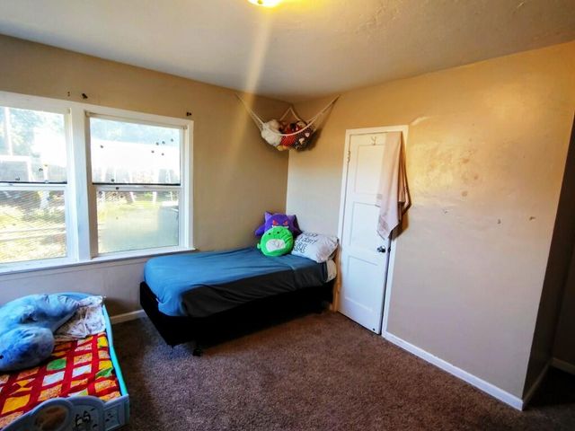 1421 W Oak Avenue, Visalia, CA 93291