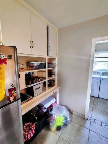 1421 W Oak Avenue, Visalia, CA 93291