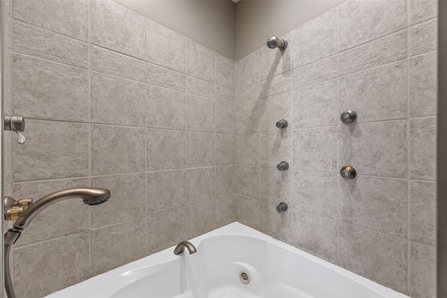 4452 Plumberry Road, Ely, IA 52227